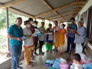 जनसेवा बचत तथा ऋण सहकारीद्धारा अस्पताललाई स्वास्थ्य सामग्री प्रदान