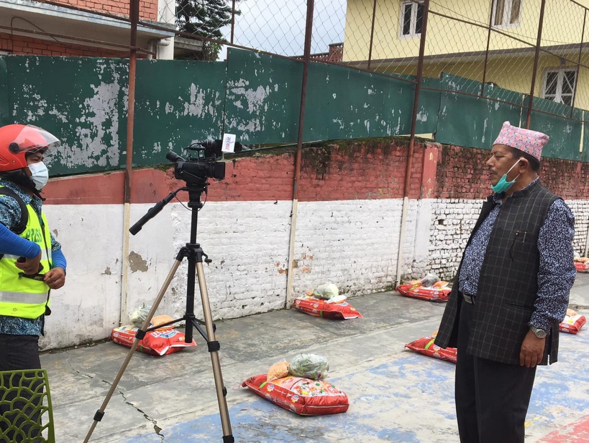 लकडाउन पिडितलाई कांग्रेस खोटाङको राहत