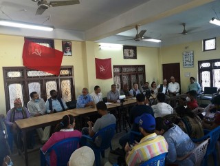 पार्टीका शिर्ष नेतृत्व चरम विवादमा, कार्यकर्ता तनावमा