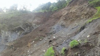 पहिरोको कारण भोजपुरमा ५ परिवार विस्थापित