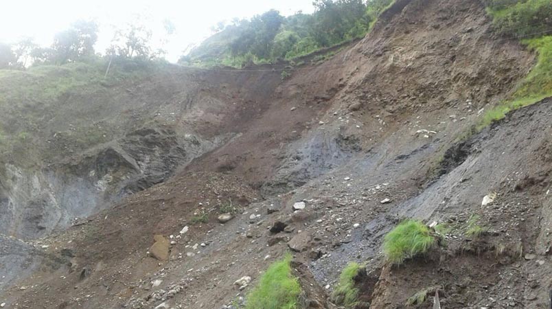 पहिरोको कारण भोजपुरमा ५ परिवार विस्थापित
