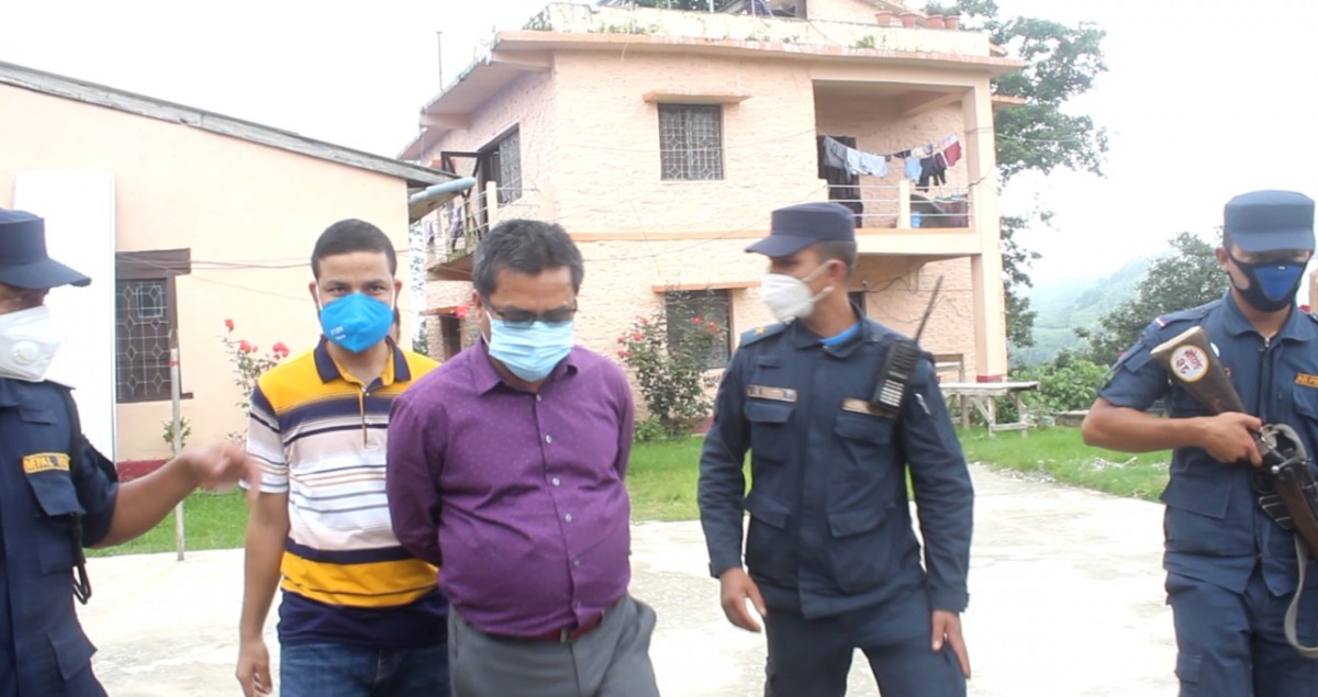 सिँचाई डिभिजन कार्यालय खोटाङका प्रमुख श्रेष्ठ ९ लाख ३४ हजार रुपैया घुस सहित रंगेहात पक्राउ
