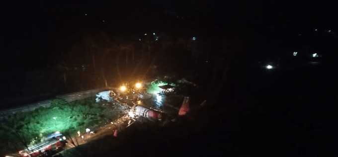 भारतको केरलामा भएको विमान दुर्घटनामा ११ जनाको मृत्यु