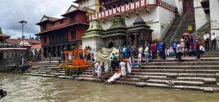 राष्ट्रकवि माधवप्रसाद घिमिरेको पशुपति आर्यघाटमा अन्त्येष्टि