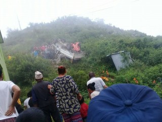 खोटाङमा बोलेरो जीप दुर्घटना हुँदा चालक गम्भीर घाईते 