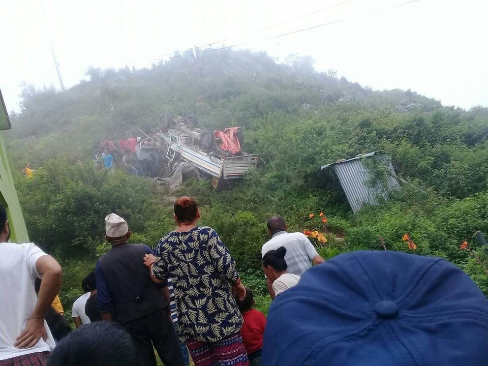 खोटाङमा बोलेरो जीप दुर्घटना हुँदा चालक गम्भीर घाईते 