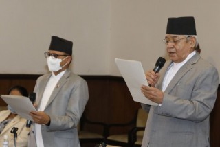 वामदेव गौतमले लिए राष्ट्रिय सभा सदस्यको सपथ