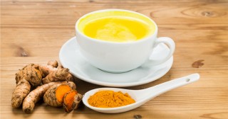 दूधमा बेसार हालेर पिउँदा शरीरलाई हुने ८ फाइदा