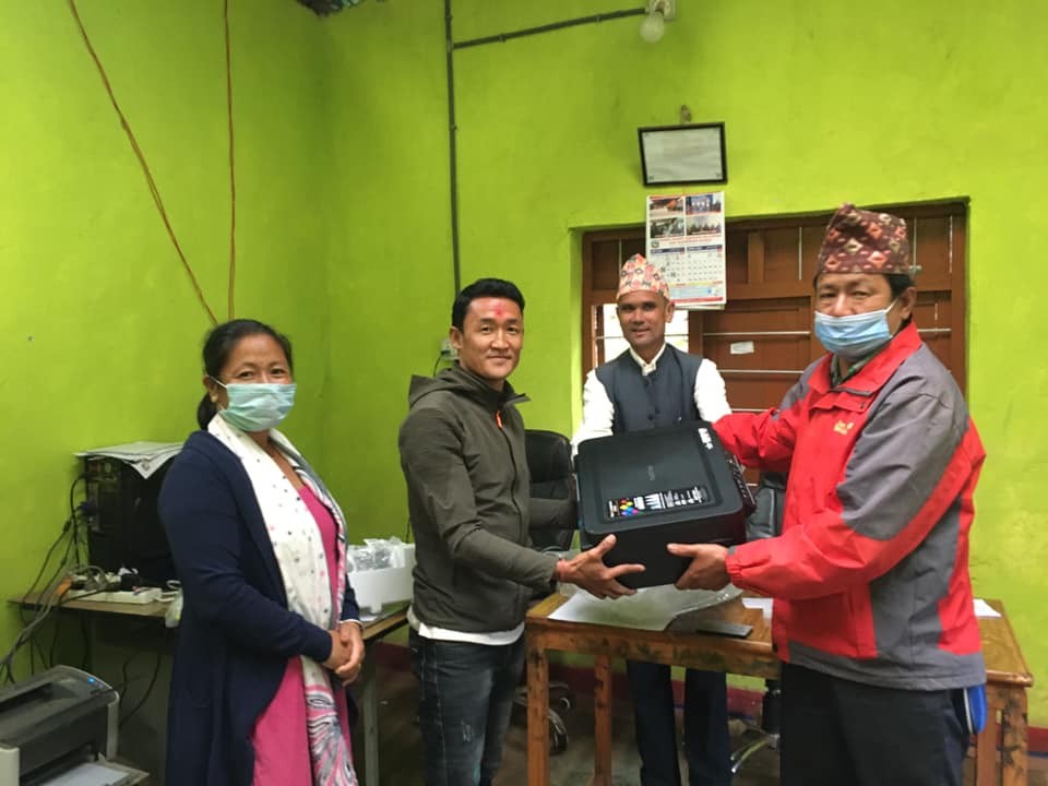विद्यालयलाई वडा कार्यालयको ल्यापटप र प्रिन्टर