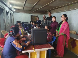 कम्प्यूटरमा झुम्मिदै गाउँका महिला