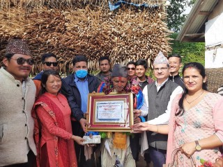 १०३ वर्षीय ज्येष्ठ नागरिक छबिलाललाई नगरको सम्मान