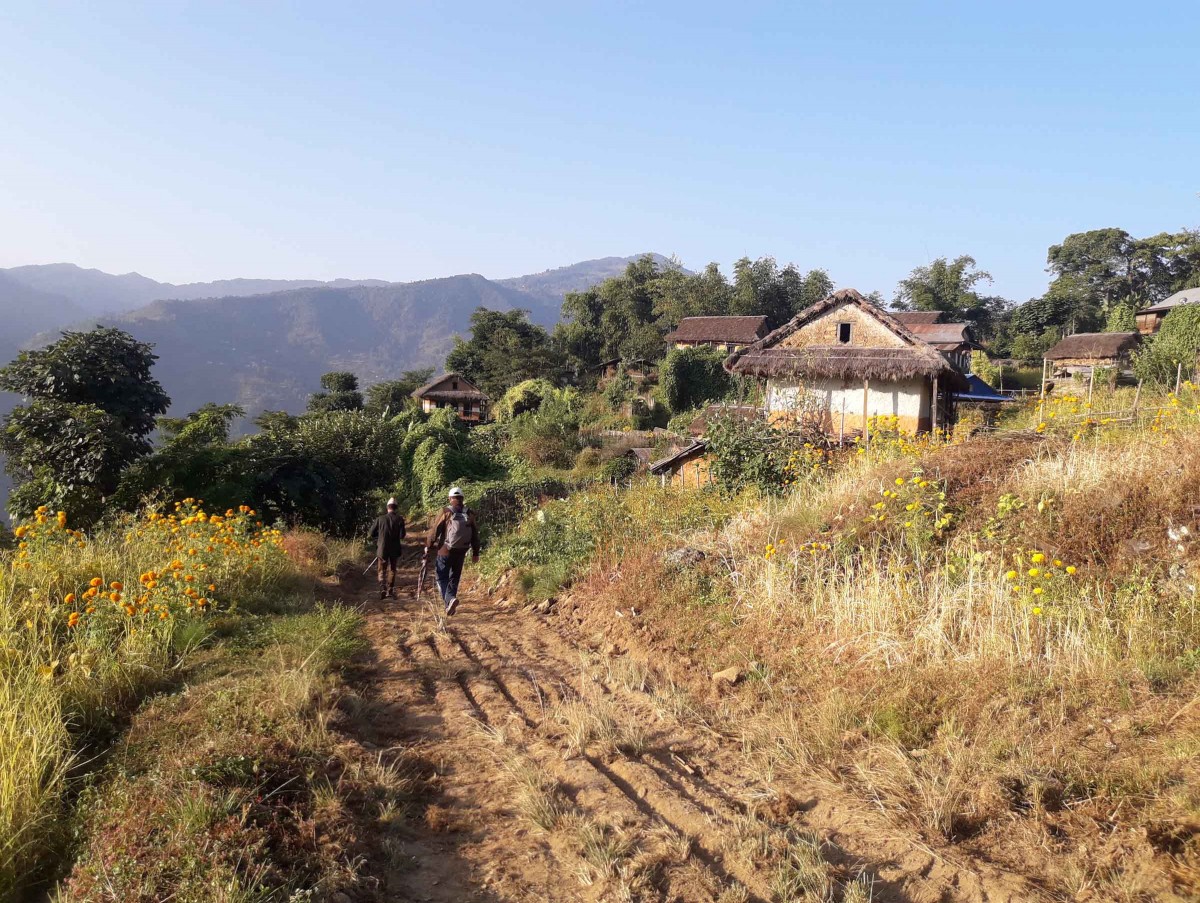 सडक मर्मत गर्दै वडा कार्यालय