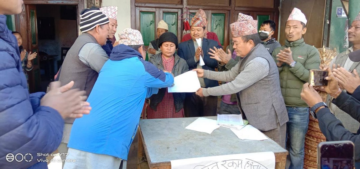 अटो दुर्घटनामा गम्भीर घाईते बनेका रुपेशको उपचारार्थ ६ लाख ८७ हजार ५४ रुपैयाँ संकलन