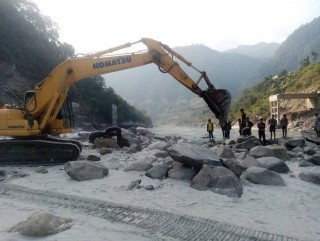 सुनकोसीकाे फोक्सिङटारमा बेलिब्रीज पुनः जडान कार्य सुरु