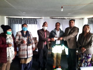 शिक्षकलाई ज्वरो नाप्ने थर्मल गन प्रयोग सम्वन्धी तालिम