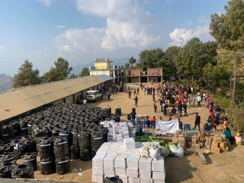 हलेसी तुवाचुङ नगरपालिकाका किसानलाई २ करोड ४४ लाख वरावरको कृषि सामग्री वितरण
