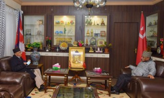 ओली र दाहाल दुई घण्टा छलफल, नेपाल र गौतम पनि खुमलटारमा पुगे