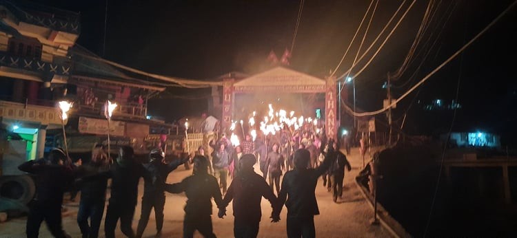खोटाङमा संसद विघटनको विरोधमा जसपाको मसाल जुलुस प्रदर्शन