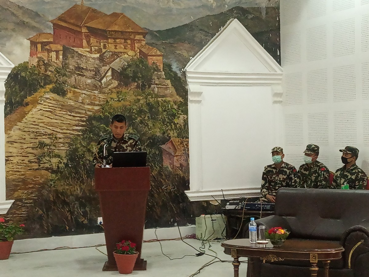नेपाली सेनाले हिमालको फोहोर उठाउने