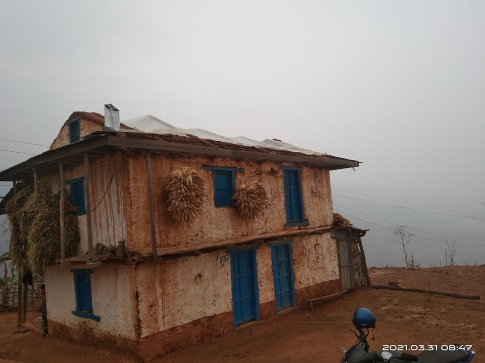 खोटाङमा हावाहुरीका कारण घर तथा विद्यालयमा क्षती