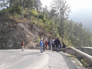 म्याद गुज्रियो, गाउँमा पानी निस्केन
