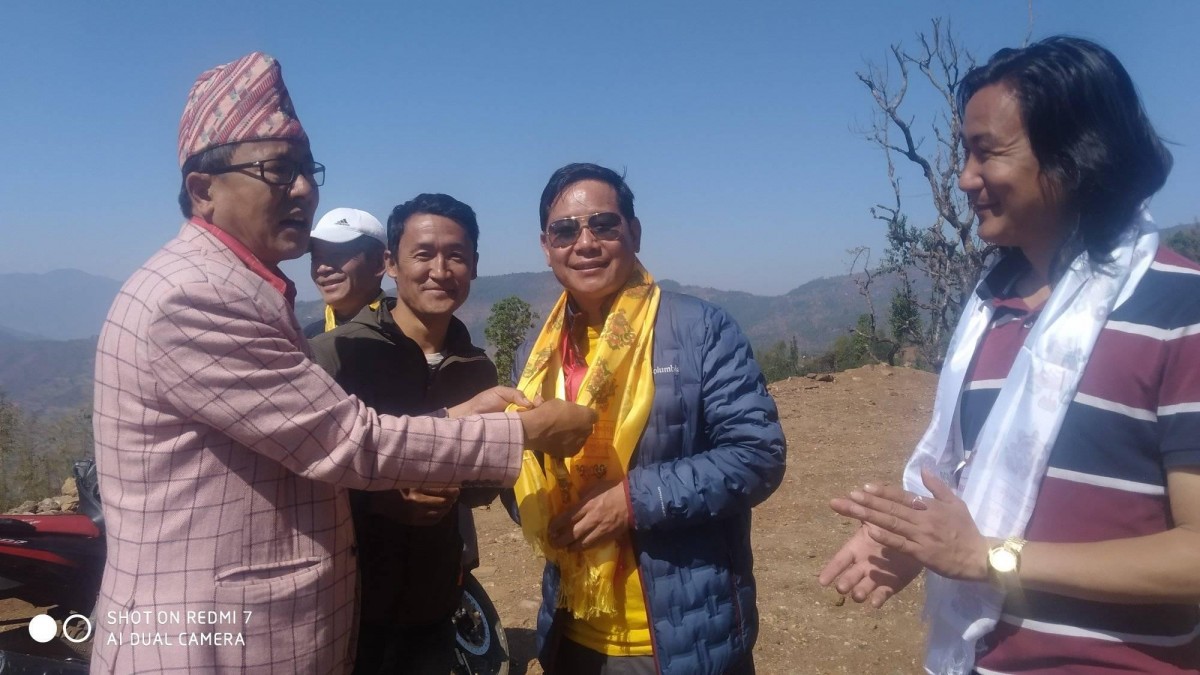 खेलमैदानका लागि निःशुल्क जग्गा दान गर्ने जग्गादातालाई वडाको सम्मान