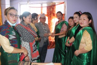 अग्नी पीडित फर्निचर उद्योगीलाई सौन्दर्य कला व्यवसायीको राहत