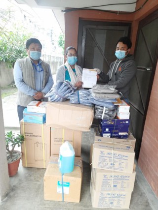 ऐसेलुखर्क गाउँपालिकालाई जि–फाउण्डेसन र चिकित्सा प्रतिष्ठानको स्वास्थ्य सामग्री