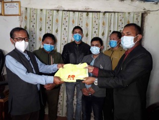 पत्रकार महासंघ खोटाङद्धारा पत्रकारलाई लोगो अंकित प्रेस ज्याकेट