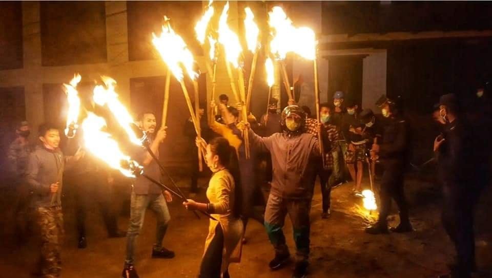 खोटाङमा सरकार विरुद्ध मसाल जुलुस प्रदर्शन