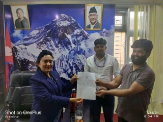 खोटाङ अस्पताललाई बायोकेमेष्ट्रि एनालाईजर हस्तान्तरण