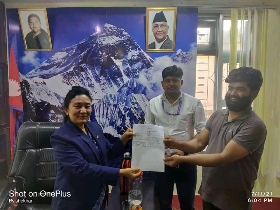 खोटाङ अस्पताललाई बायोकेमेष्ट्रि एनालाईजर हस्तान्तरण