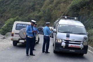 बढी भाडा लिने ७७ सवारीलाई कारबाही