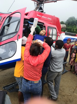 दुर्गममा हेलीकोप्टर नै एम्बूलेन्स !