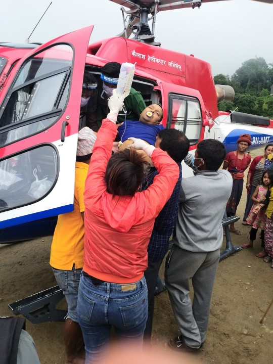 दुर्गममा हेलीकोप्टर नै एम्बूलेन्स !