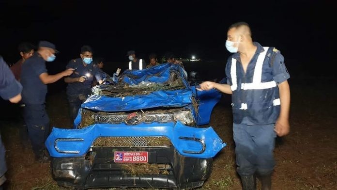 दाङकाे सिस्‍ने खोलाले जिप बगाउँदा एकै घरका दुई दिदिबहिनी सहित चार जनाको मृत्यु