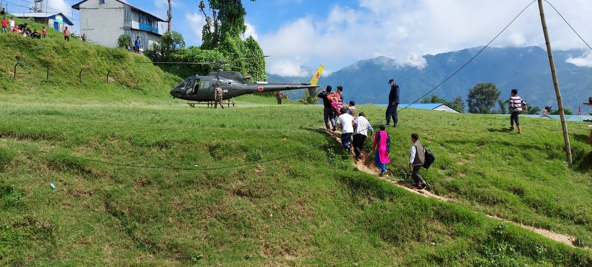 प्रसव व्यथाबाट गम्भीर बनेकी राईको हेलीकोप्टरबाट उद्धार