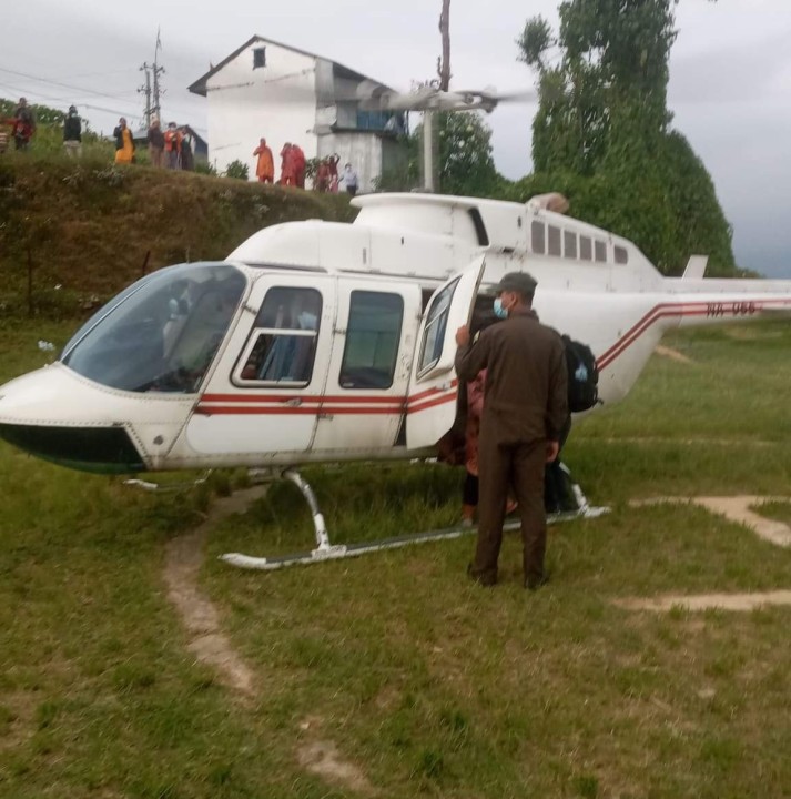 अधिक रक्तश्रावका कारण सिकिस्त बनेकी गर्भवतीको हेलीकोप्टरबाट उद्धार
