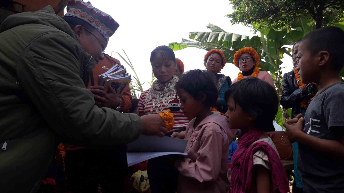 उत्कृष्ट अंक ल्याएर उत्तिर्ण हुने छात्र/छात्रा पुरस्कृत