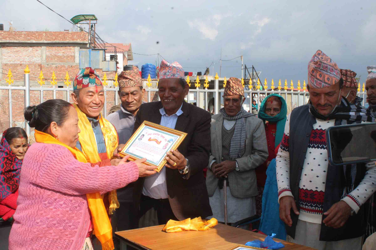 ज्येष्ठ नागरिकलाई सहयोग गर्ने तीन दम्पत्ती सम्मानित
