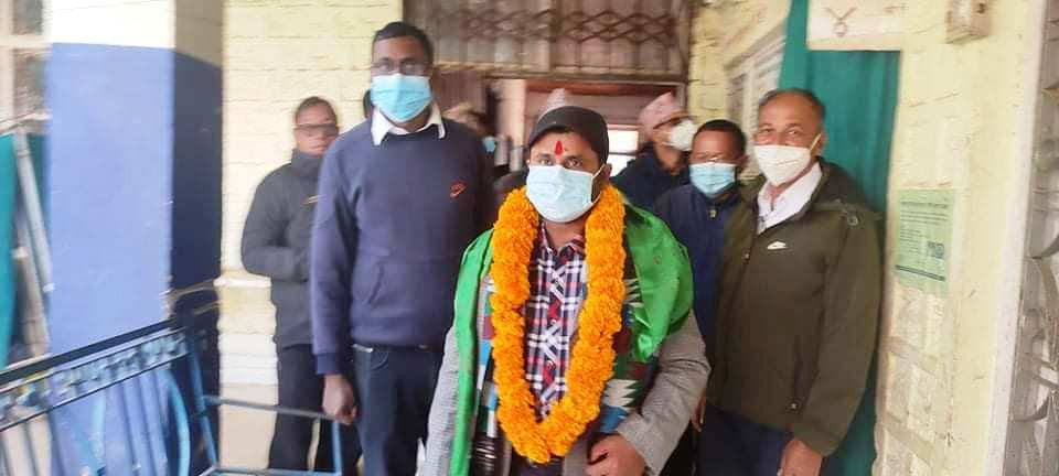 सामाजिक विकास मन्त्री यादवद्धारा स्वास्थ्य कार्यालय र अस्पतालको अनुगमन