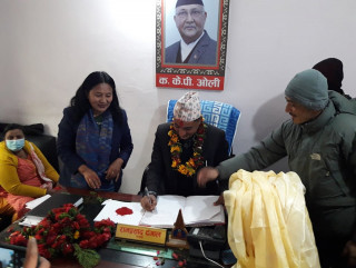 एमालेका नवनिर्वाचित पदाधिकारीले गरे पदभार ग्रहण
