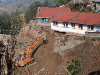 जन्तेढुंगा  :  अस्पतालको घडेरी सम्याउँदा प्राथमिक स्वास्थ्य केन्द्रको भवन क्षतीग्रस्त