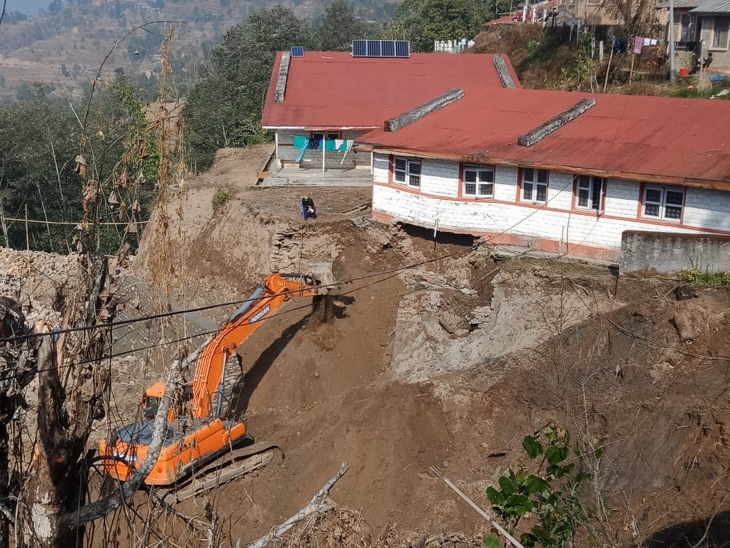जन्तेढुंगा  :  अस्पतालको घडेरी सम्याउँदा प्राथमिक स्वास्थ्य केन्द्रको भवन क्षतीग्रस्त