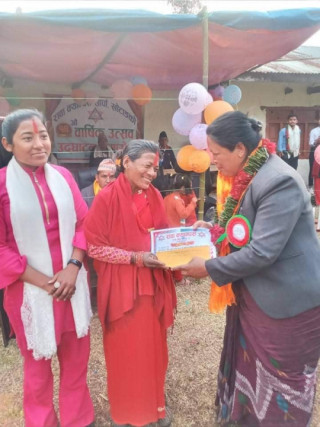 रावा क्याम्पस  :  बुहारी–छोरी पढाउने सासु र आमा सम्मानित