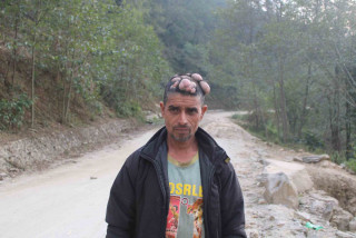 अस्पताल जान नसक्दा रोग पालेर बस्न बाध्य तिवारी