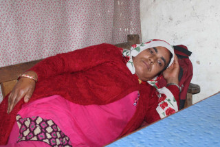 विद्यालयको हिसाव किताव खोज्ने शिक्षिकामाथि हातपात