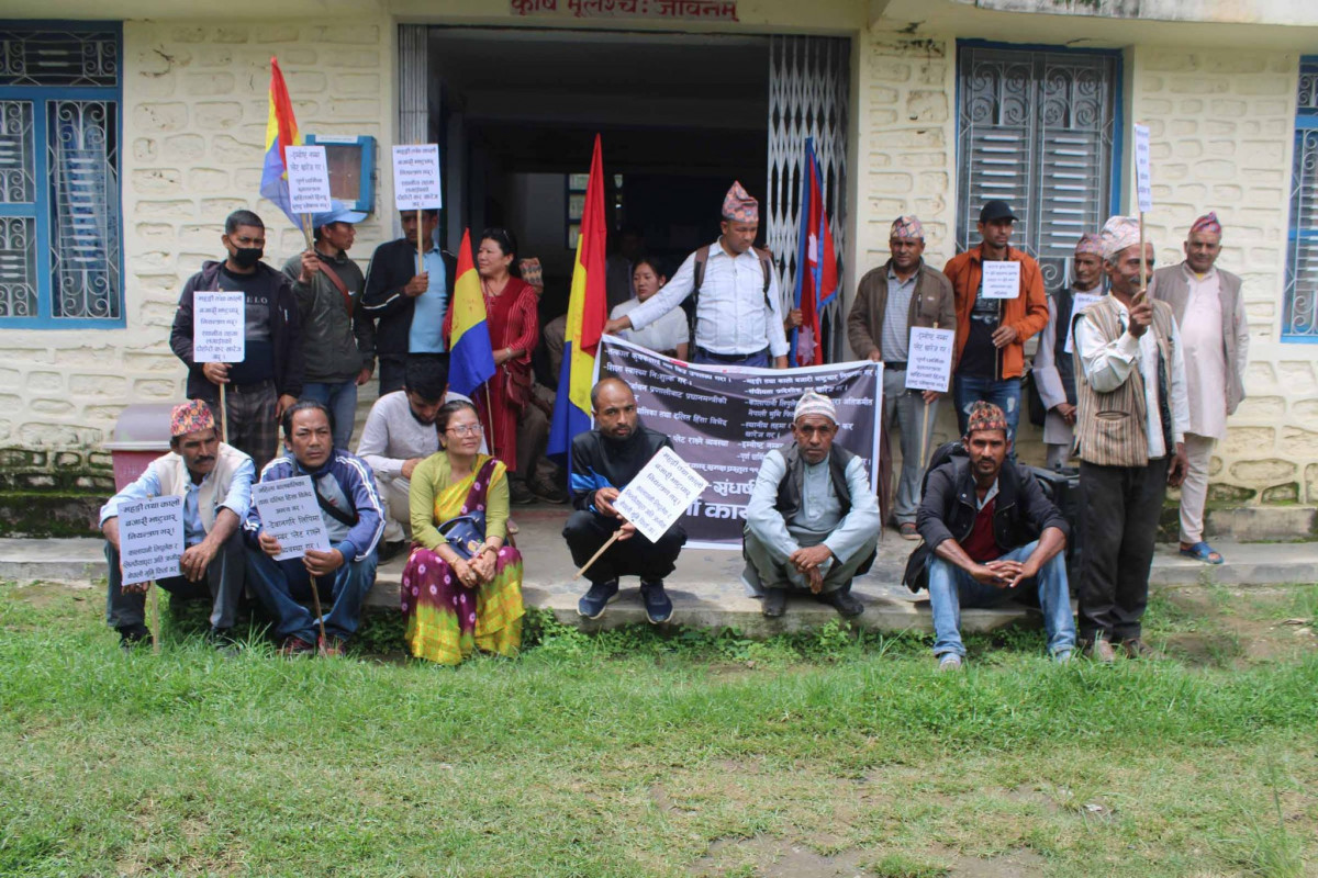 कृषकलाई मल र बीउ उपलव्ध गराउन माग गर्दै राप्रपाको धर्ना