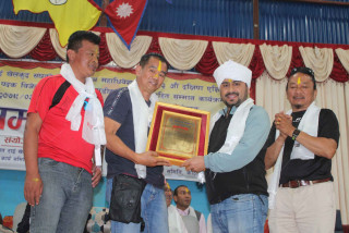पत्रकार चौंलागाईलाई किरात राई खेलकुद संघको सम्मान