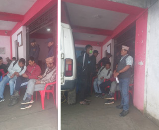 जन्तेढुंगा : करारका कर्मचारीको करार थप नगर्ने निर्णय विरुद्ध गाउँपालिको कार्यालय घेराउ